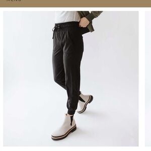 Albion Fit Destination Joggers. Black, size small. EUC